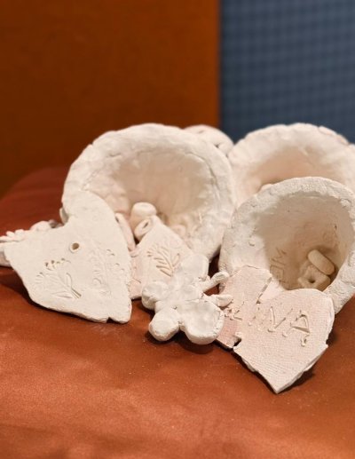 Okładka albumu: Warsztaty ceramiczne - małe dzieła dziecięcych rąk